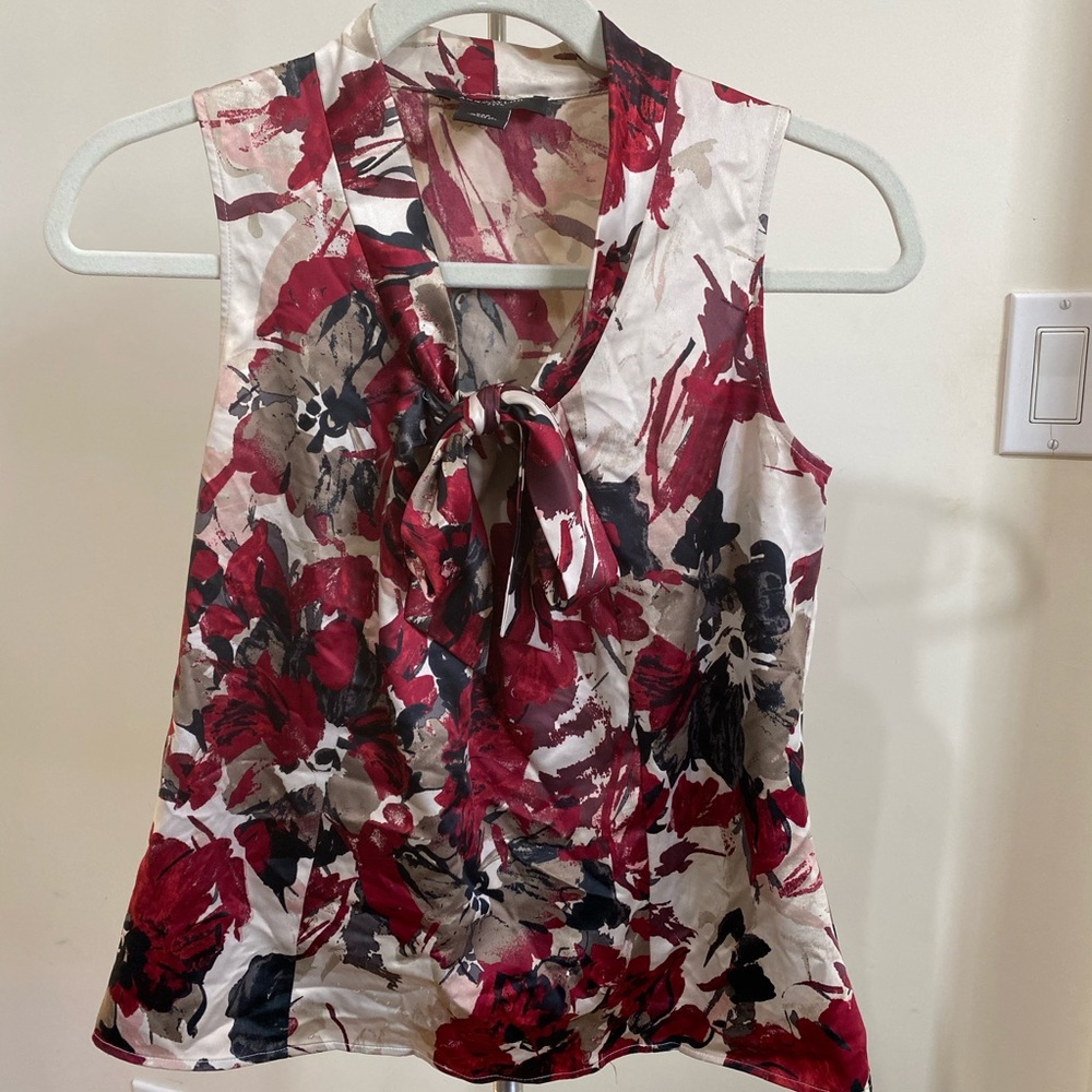 Floral sleeveless top